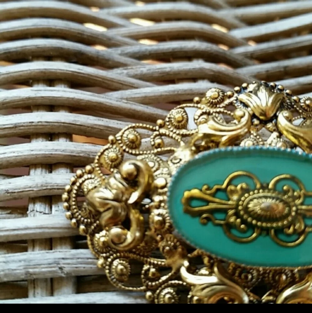 ♡Gold and green flowered brooch